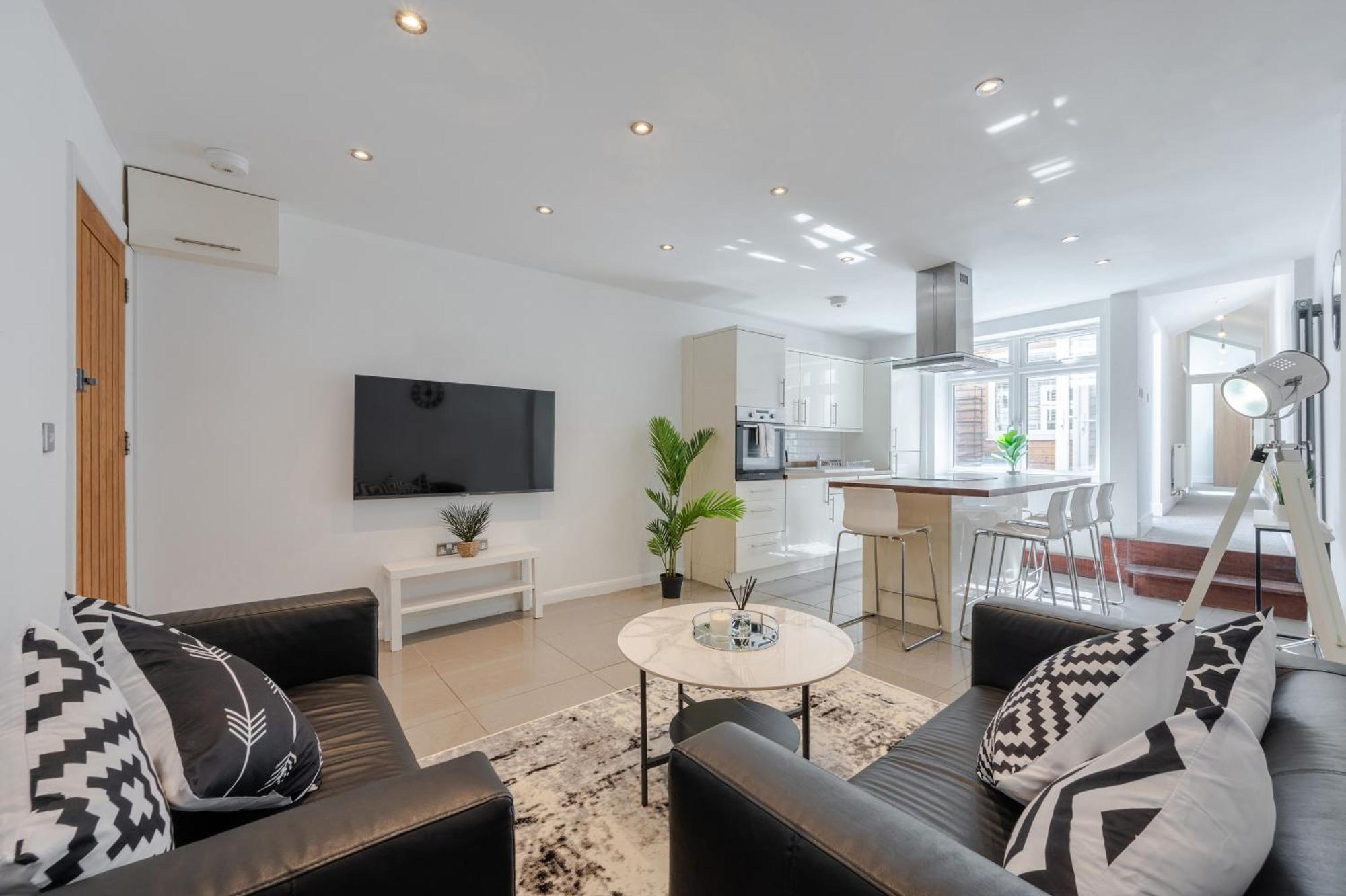 Stylish Two Bedroom Apartment By Central London With Garden Buitenkant foto