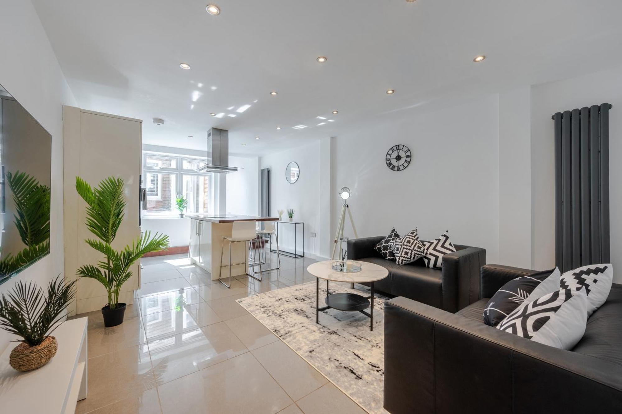 Stylish Two Bedroom Apartment By Central London With Garden Buitenkant foto