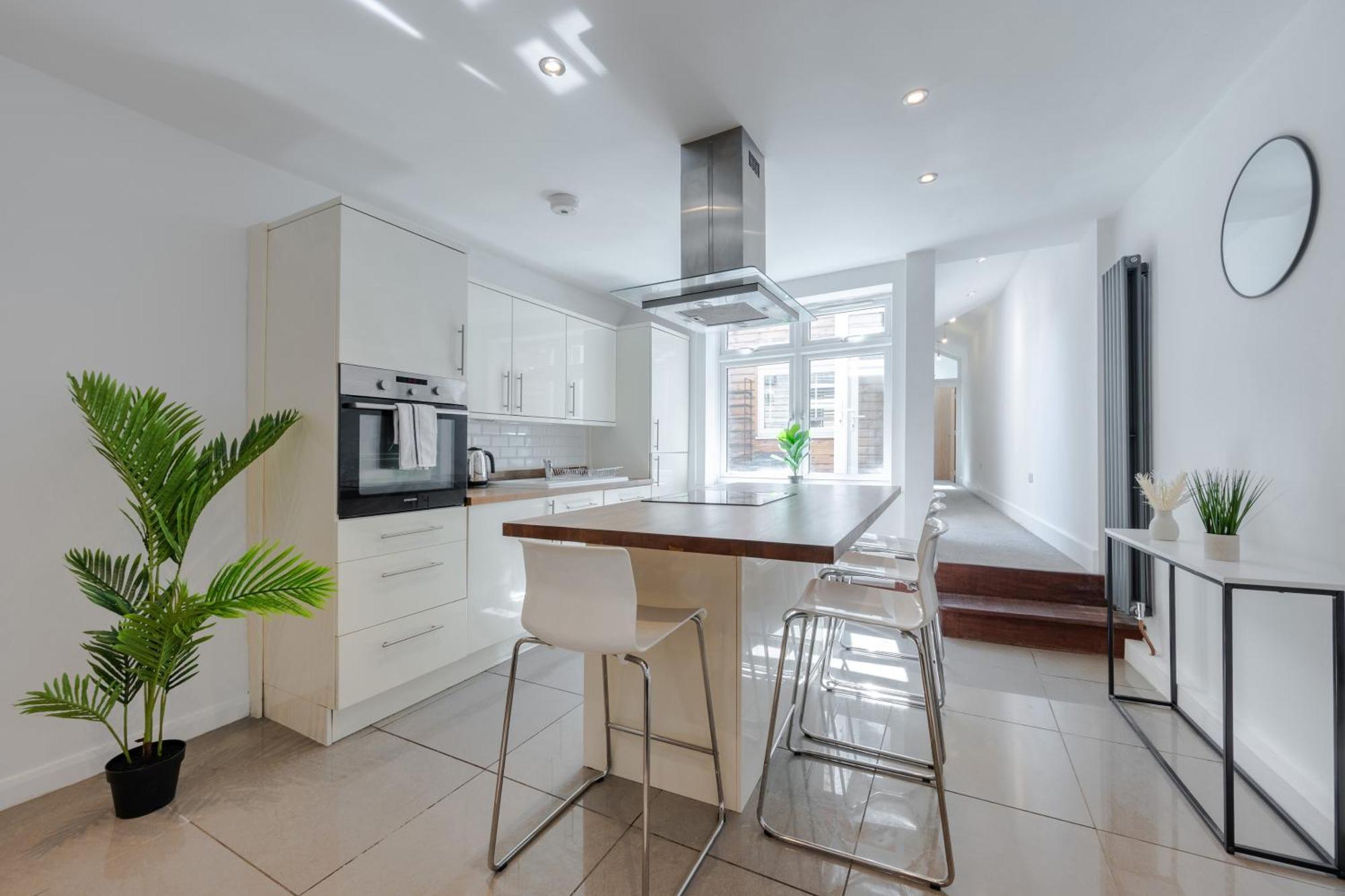 Stylish Two Bedroom Apartment By Central London With Garden Buitenkant foto