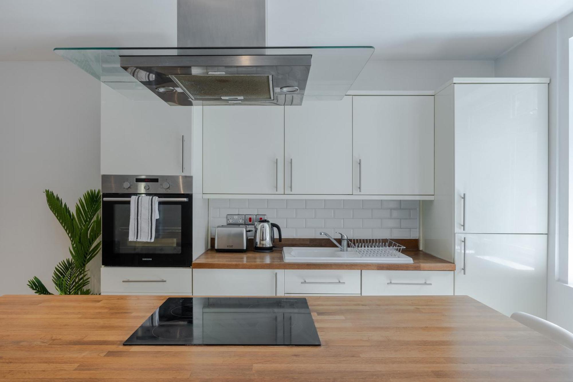 Stylish Two Bedroom Apartment By Central London With Garden Buitenkant foto