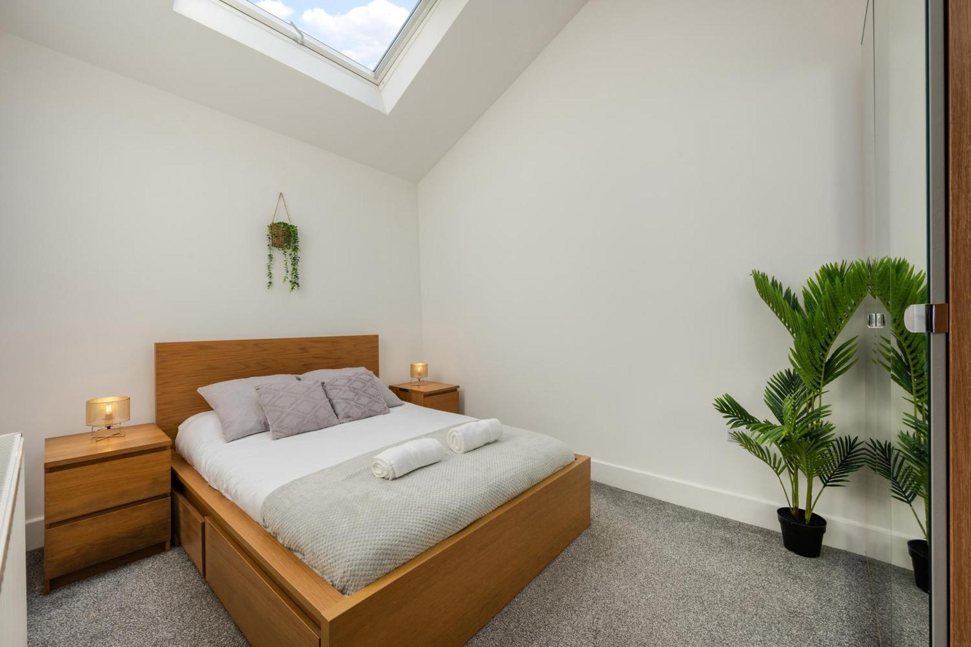 Stylish Two Bedroom Apartment By Central London With Garden Buitenkant foto