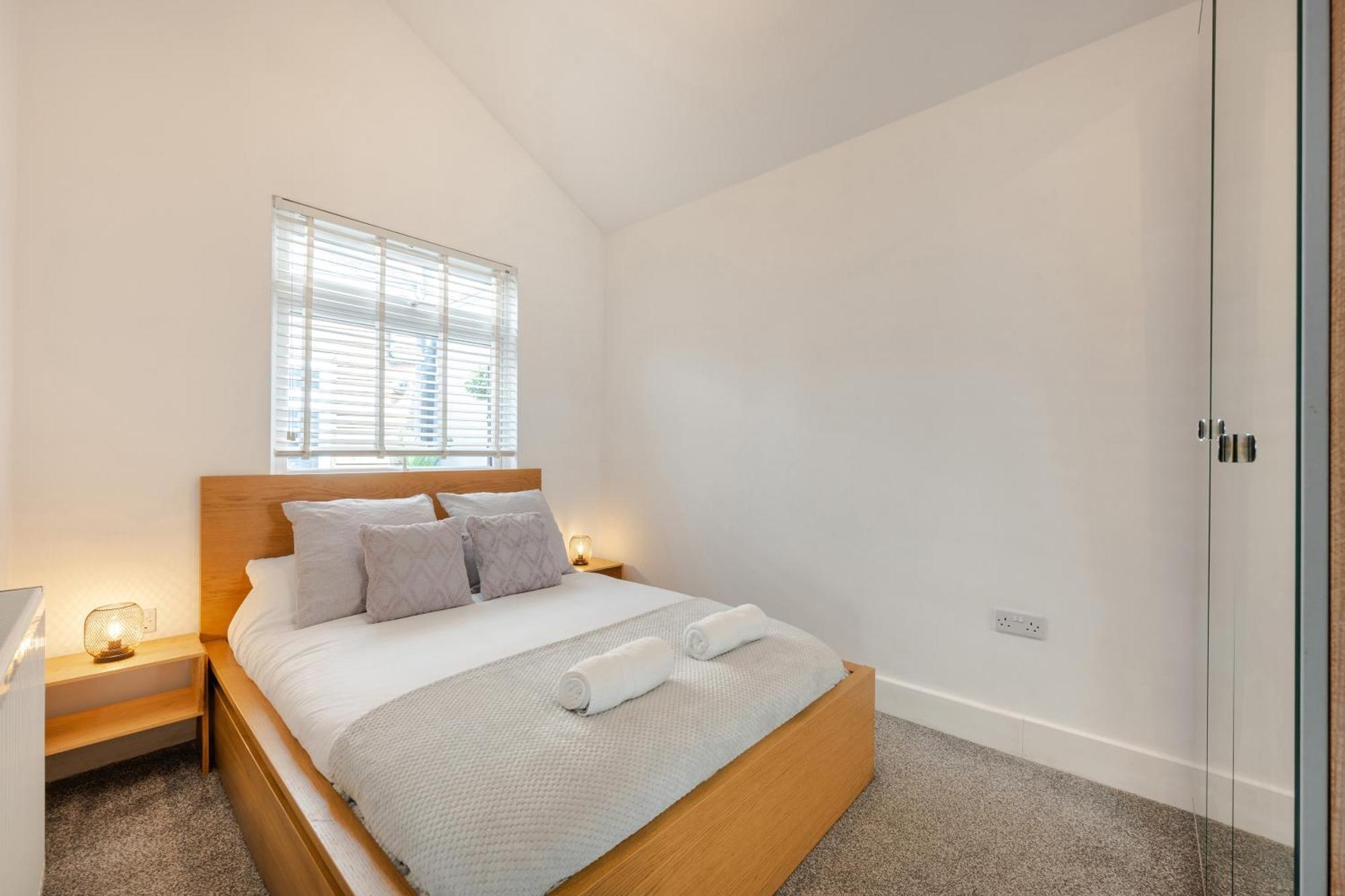 Stylish Two Bedroom Apartment By Central London With Garden Buitenkant foto