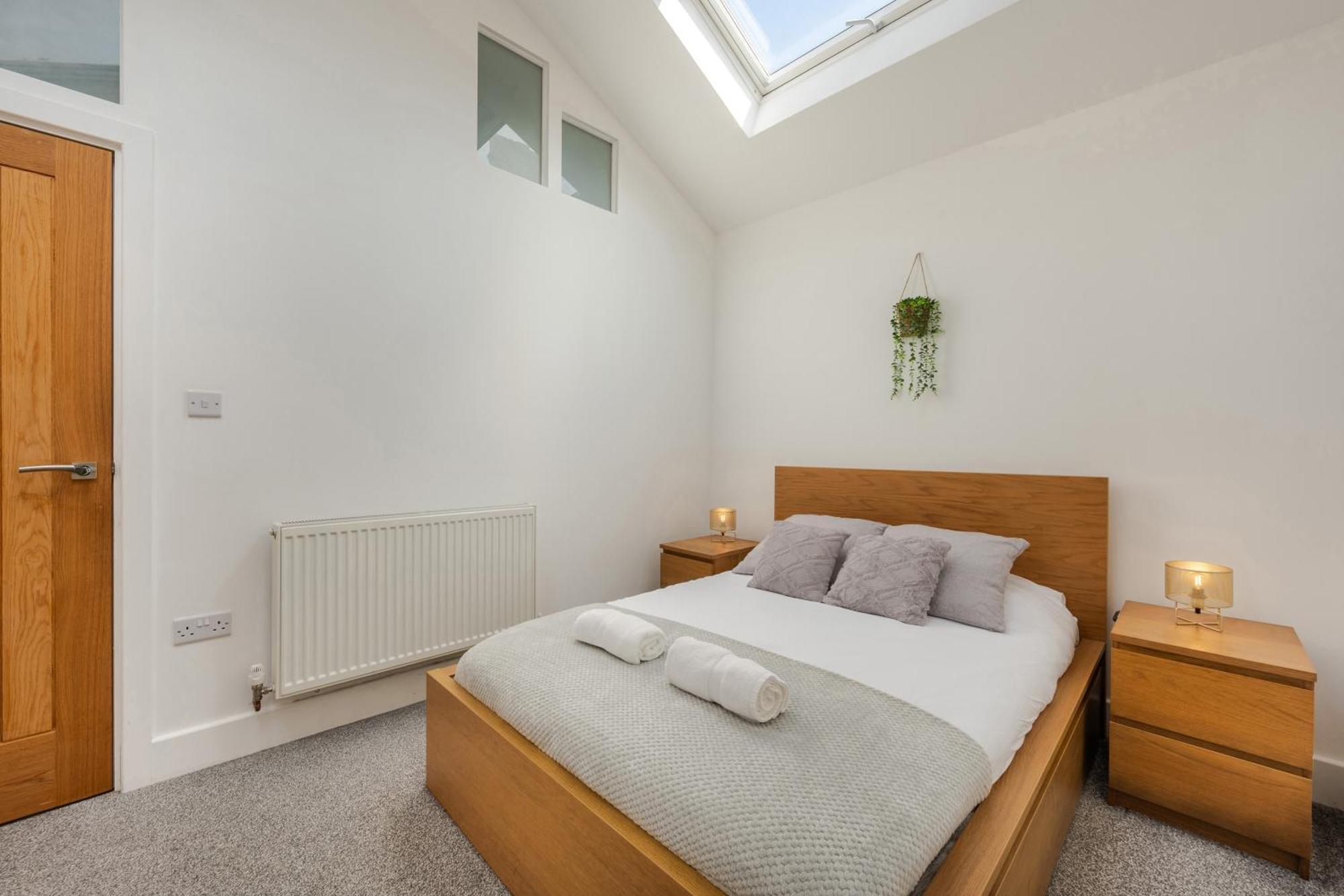 Stylish Two Bedroom Apartment By Central London With Garden Buitenkant foto