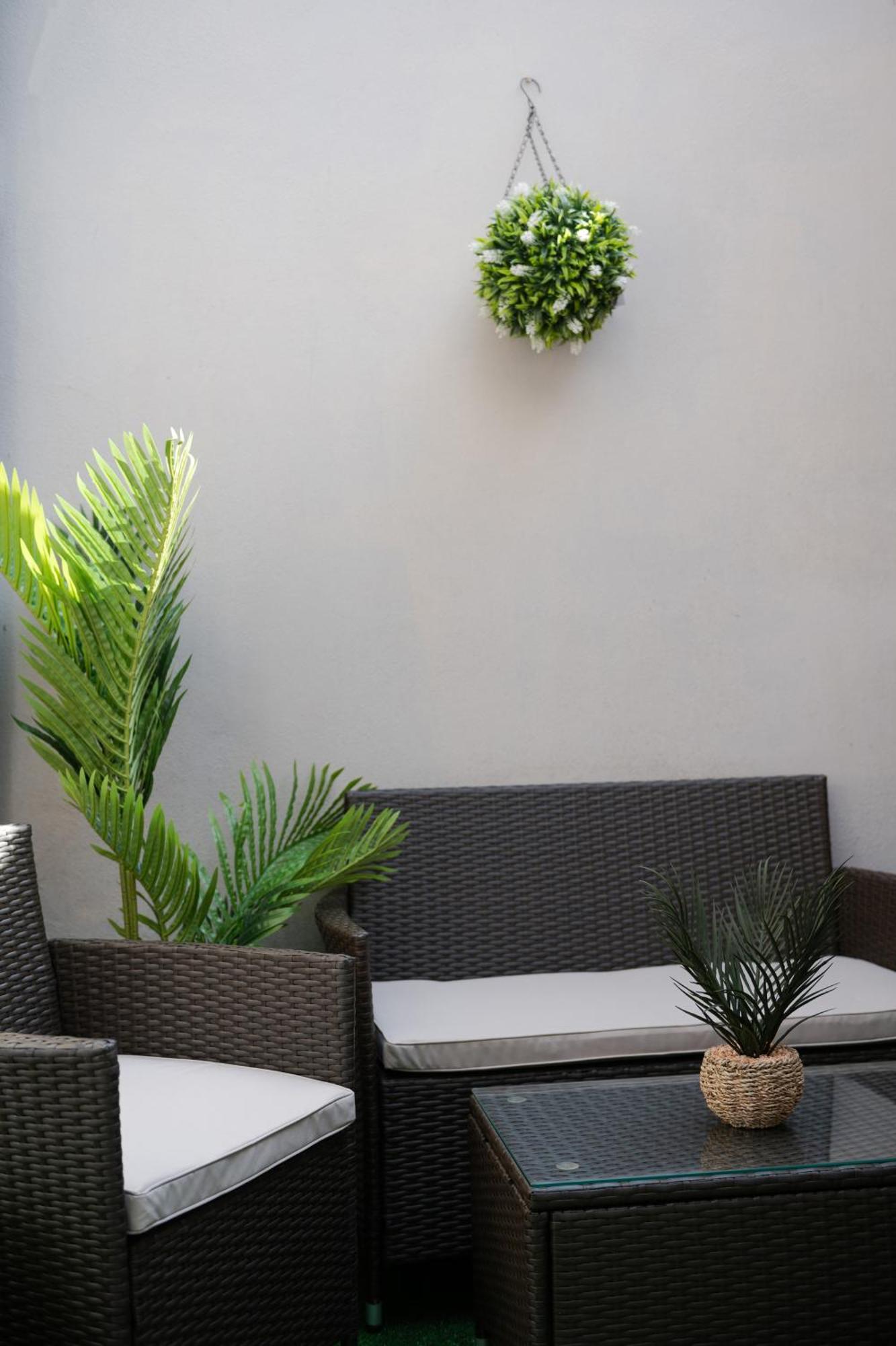 Stylish Two Bedroom Apartment By Central London With Garden Buitenkant foto